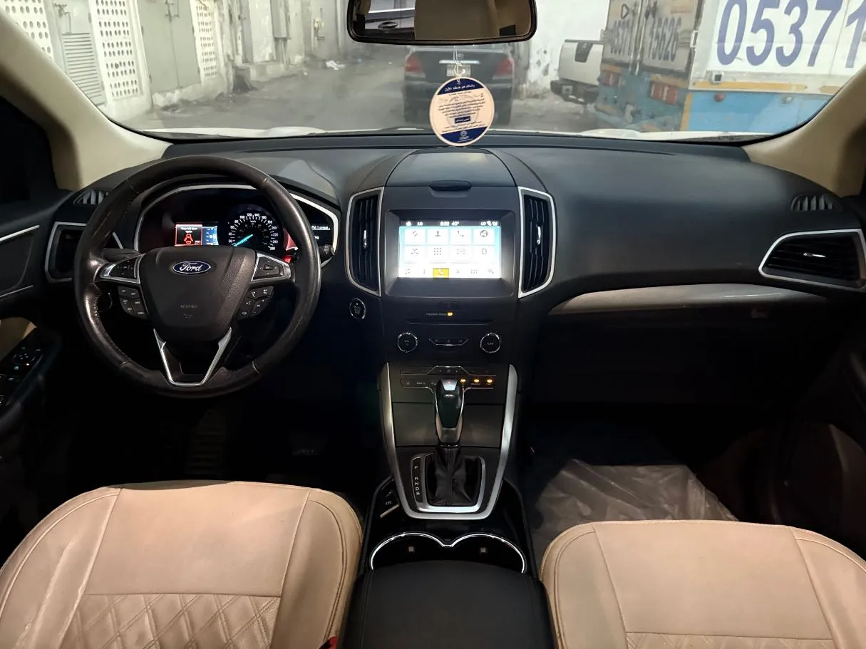 Car image 18