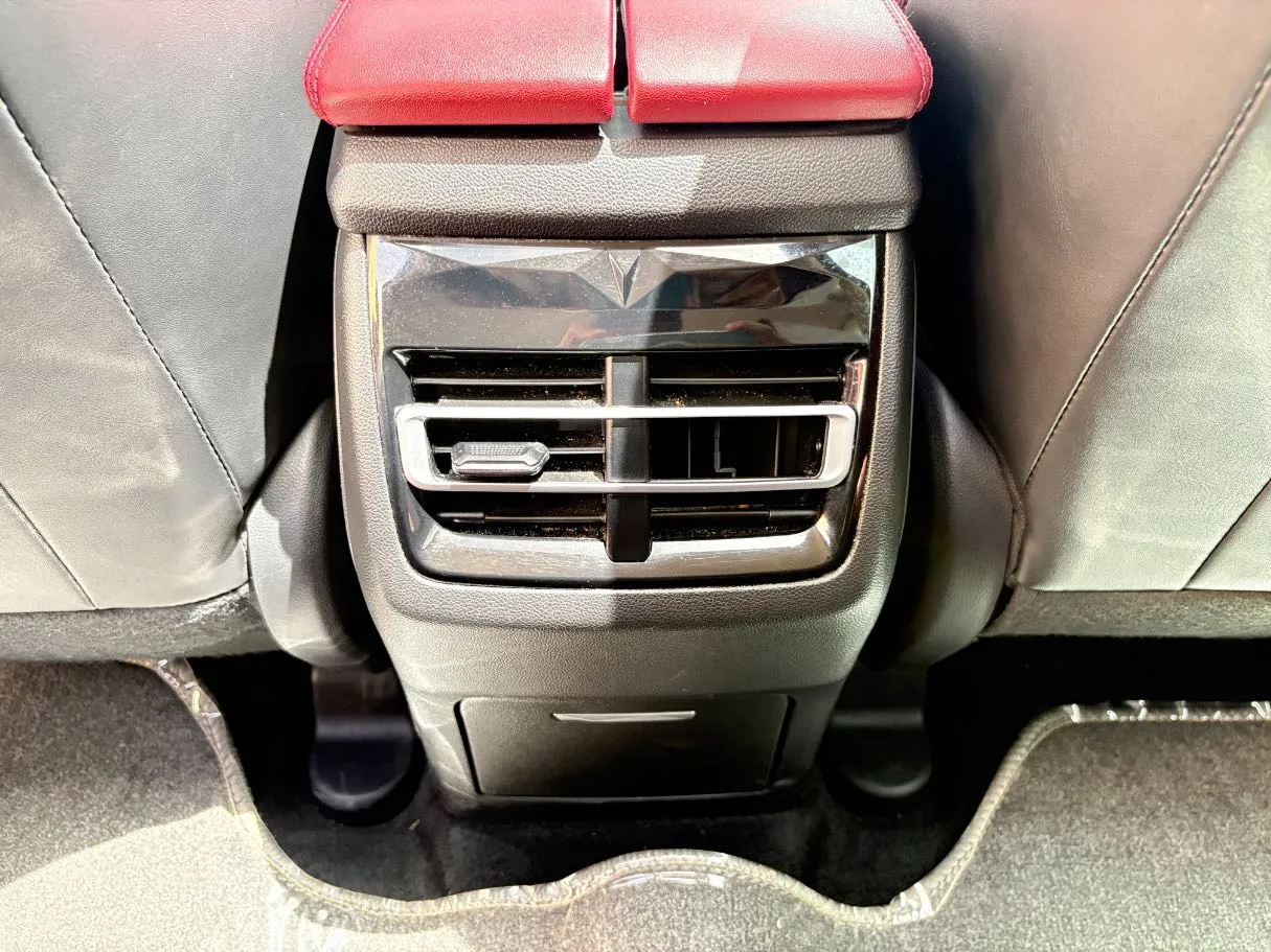 Car image 28