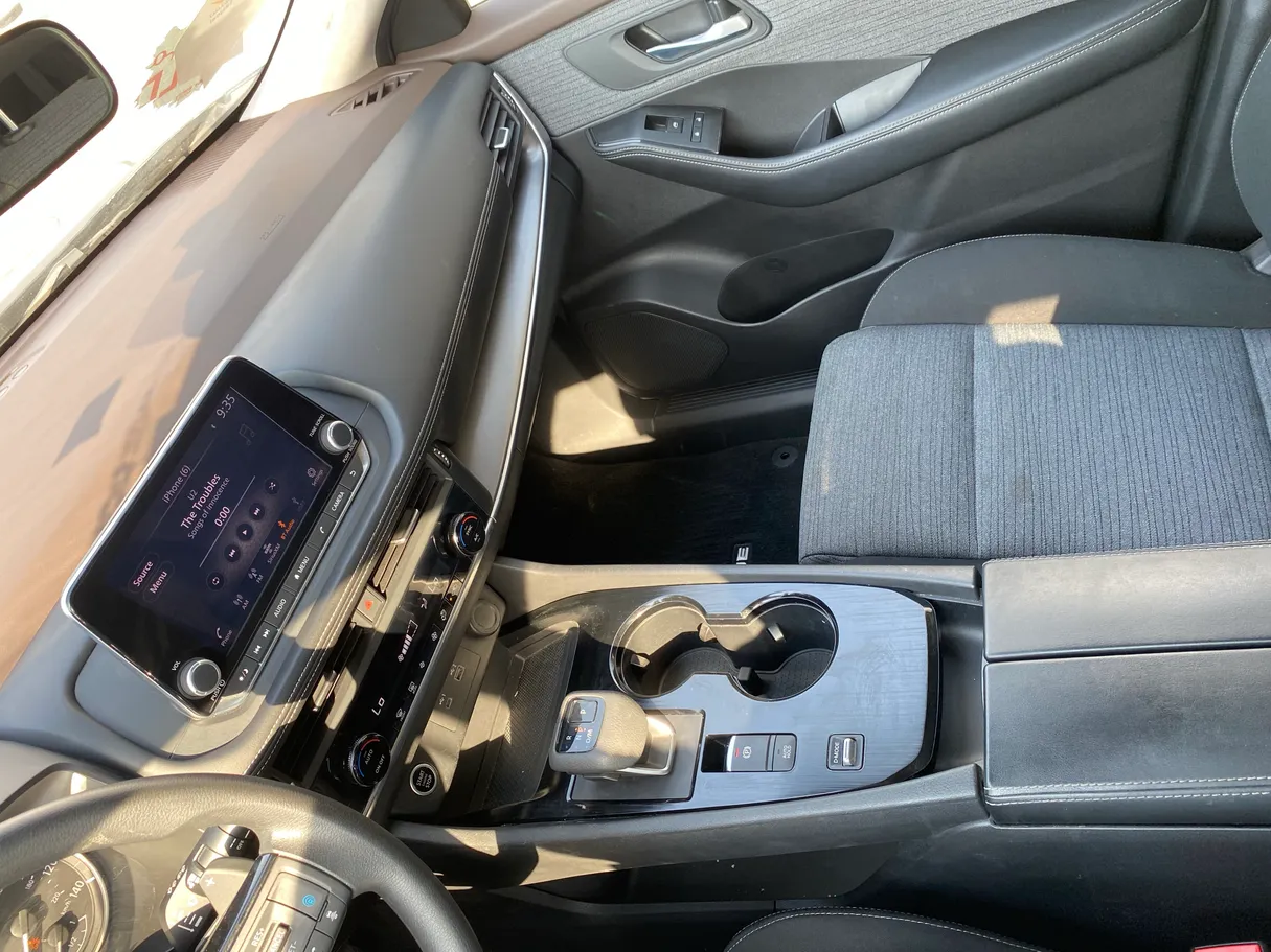 Car image 12