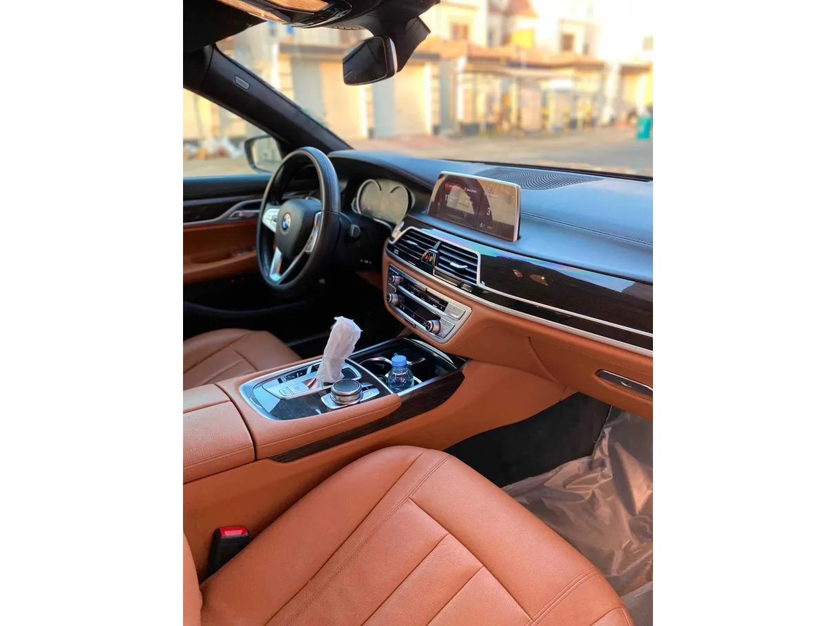 Car image 40