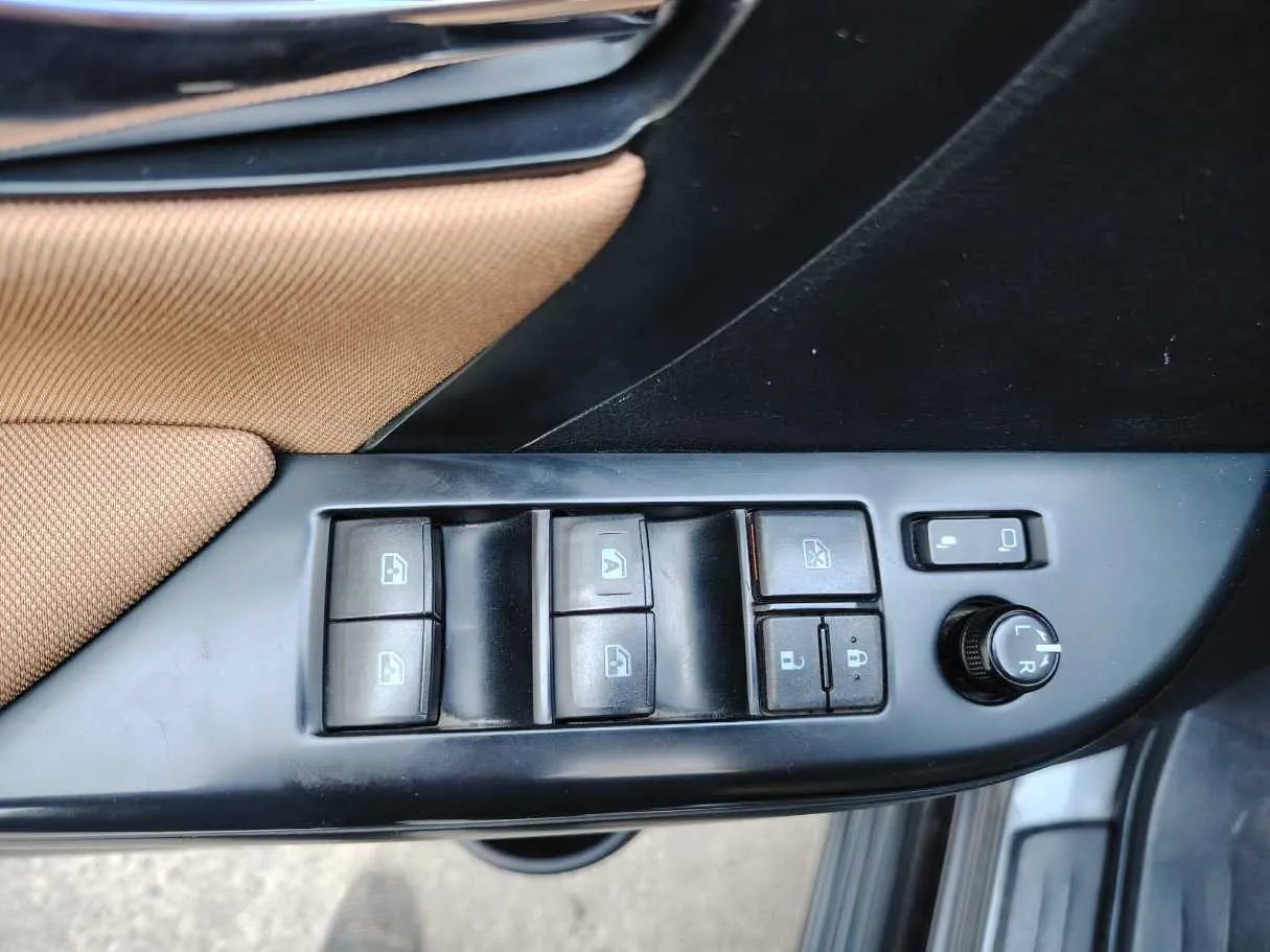 Car image 35