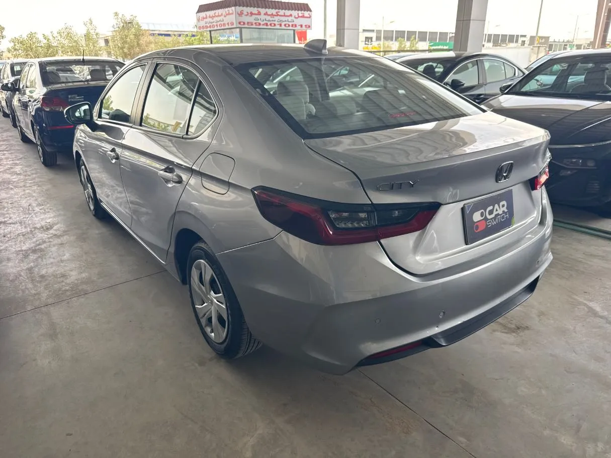 Car image 7
