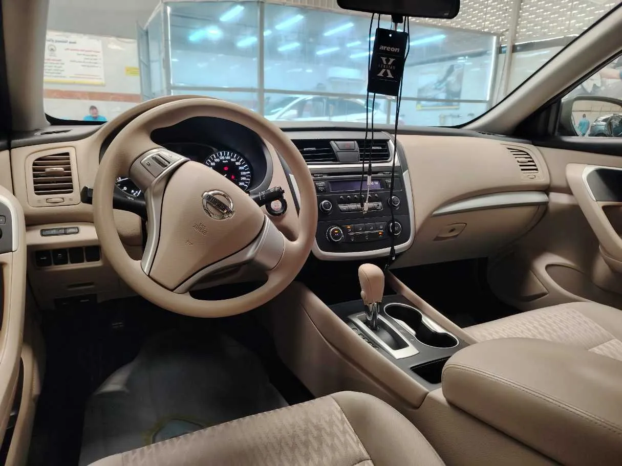 Car image 24
