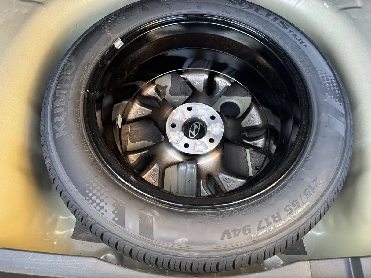 Car image 24
