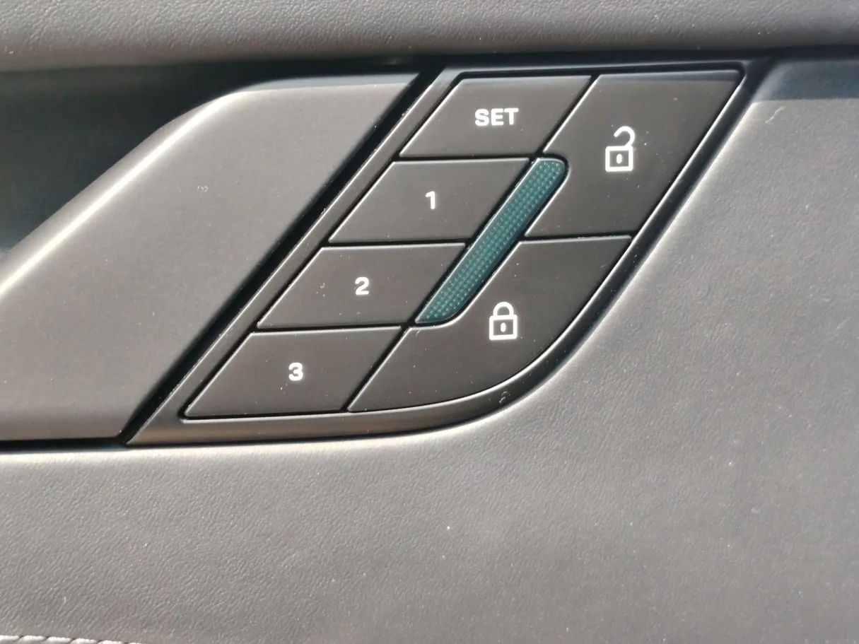 Car image 28