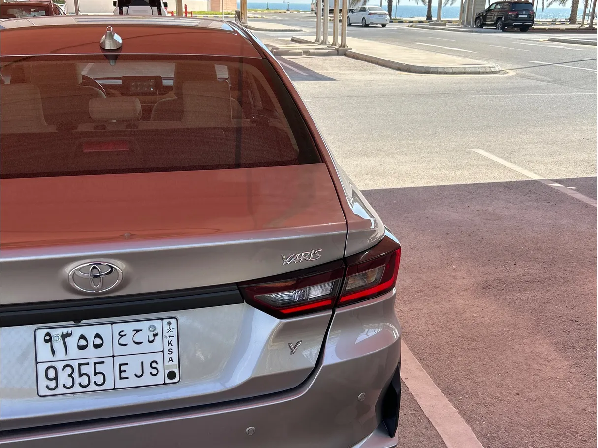 Car image 3