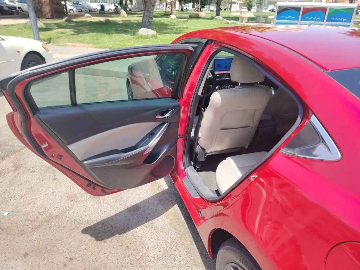 Car image 17