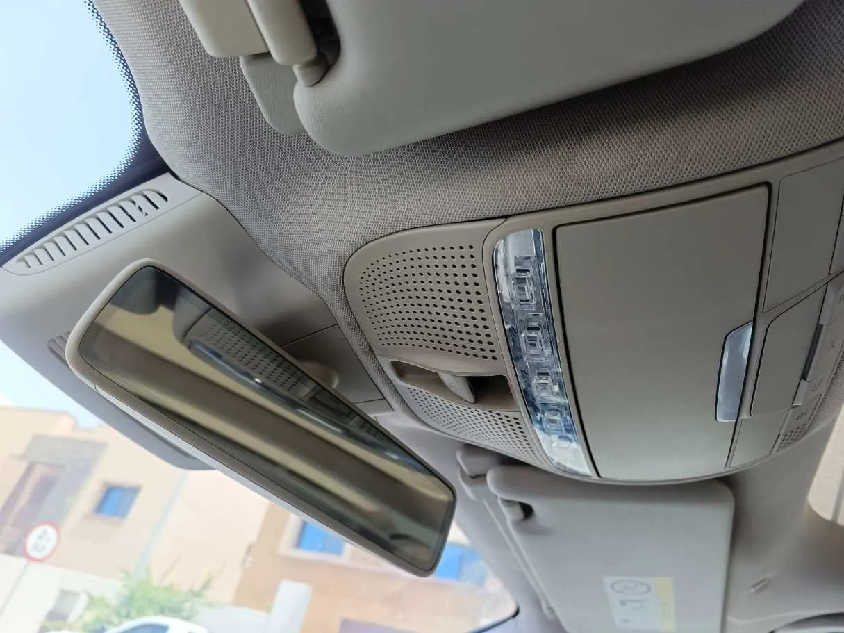 Car image 30