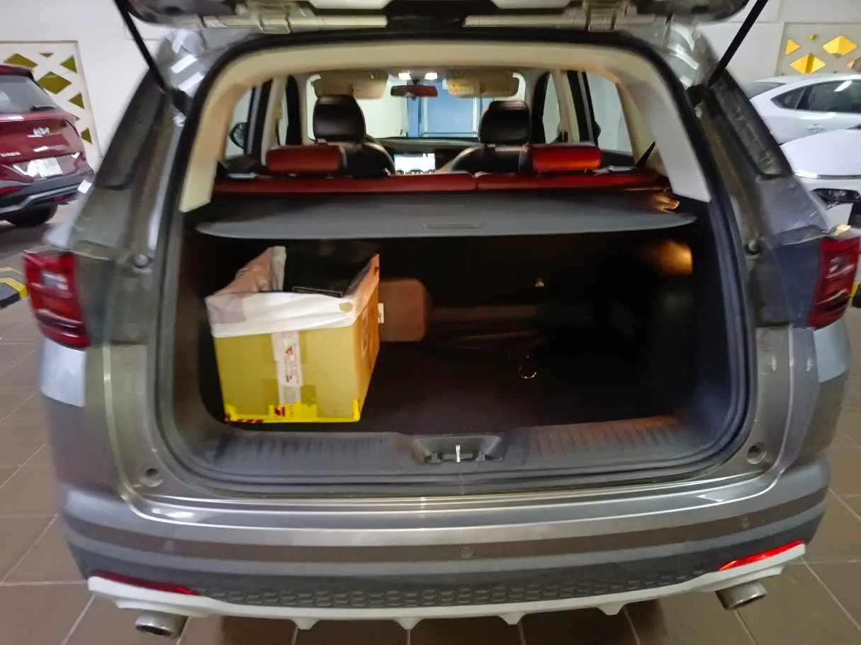 Car image 27