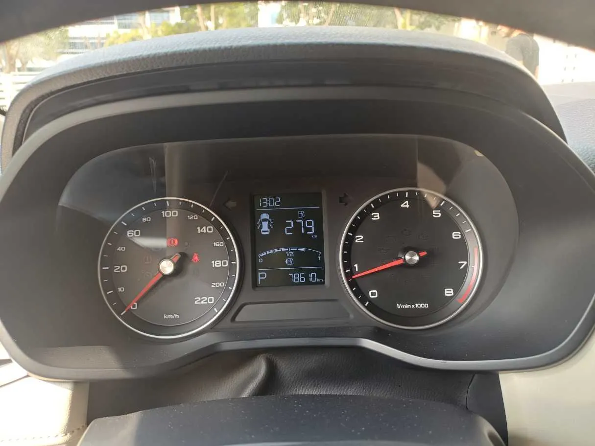 Car image 18