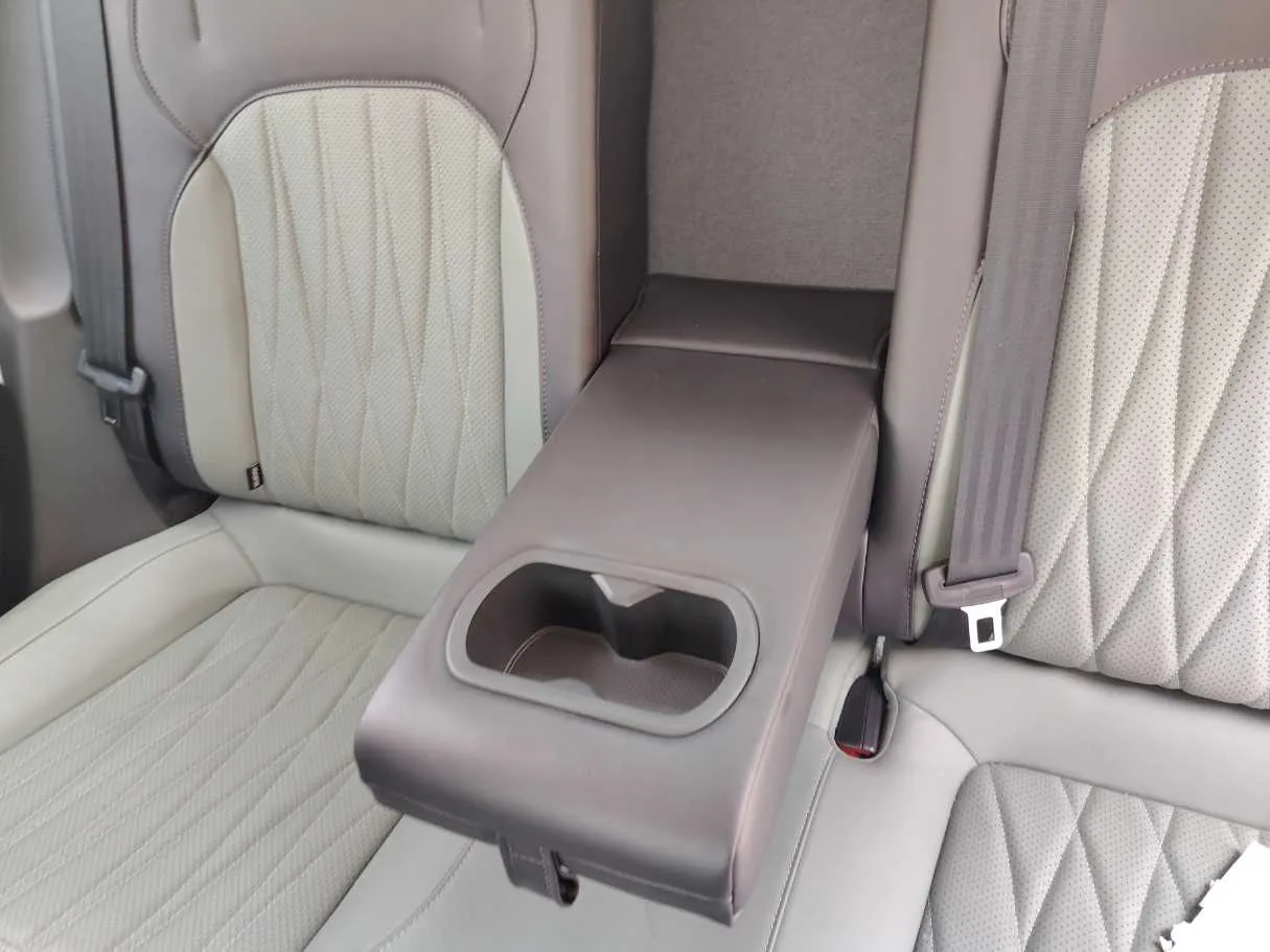Car image 29