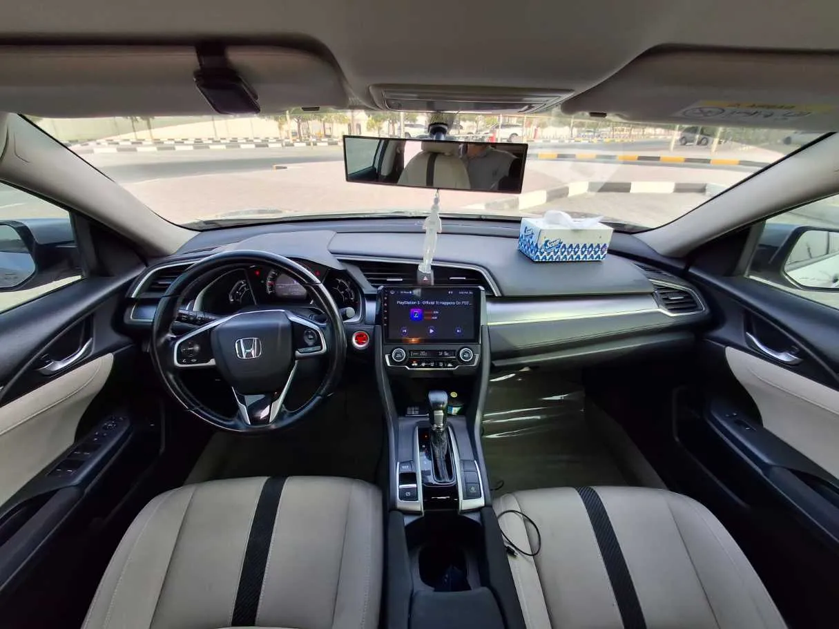 Car image 17