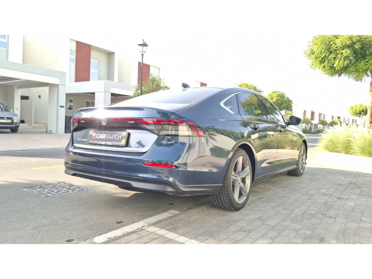 Car image 5