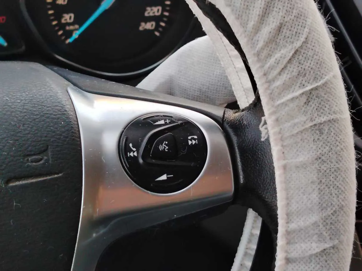 Car image 26