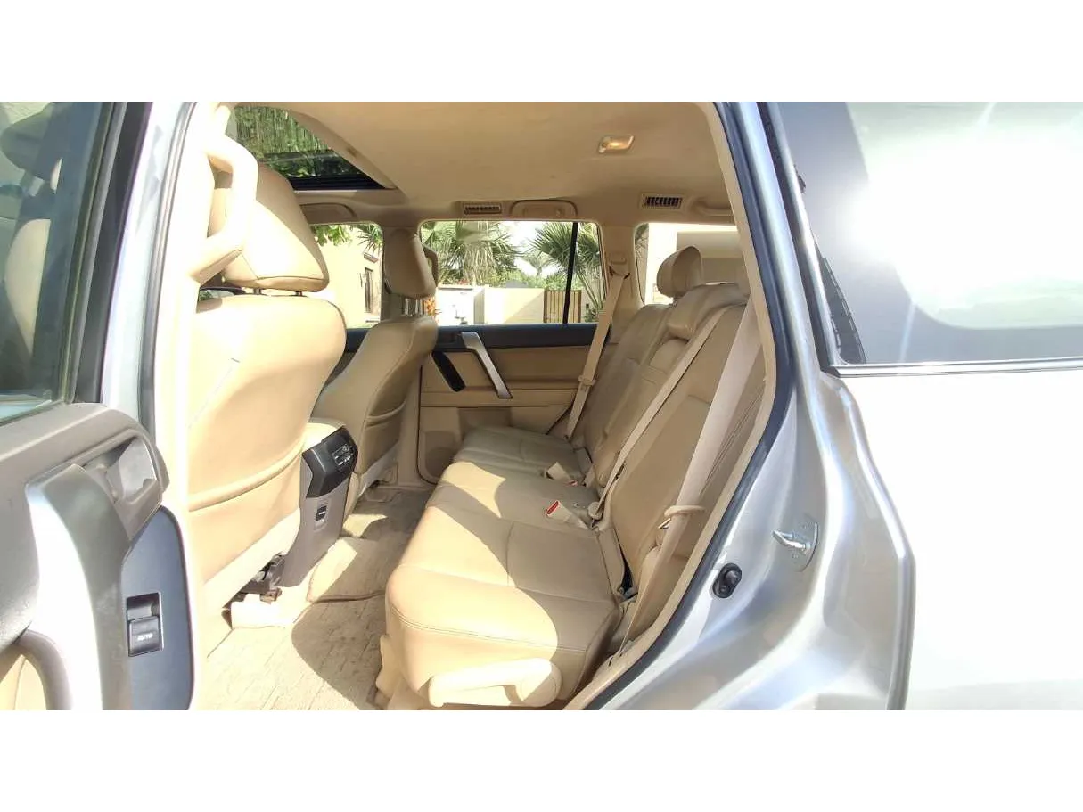 Car image 13