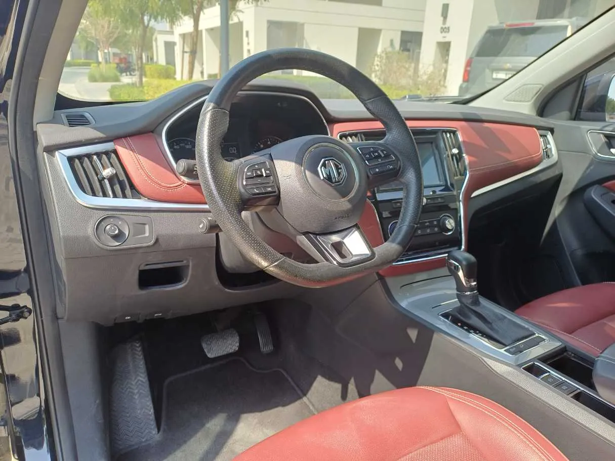 Car image 11