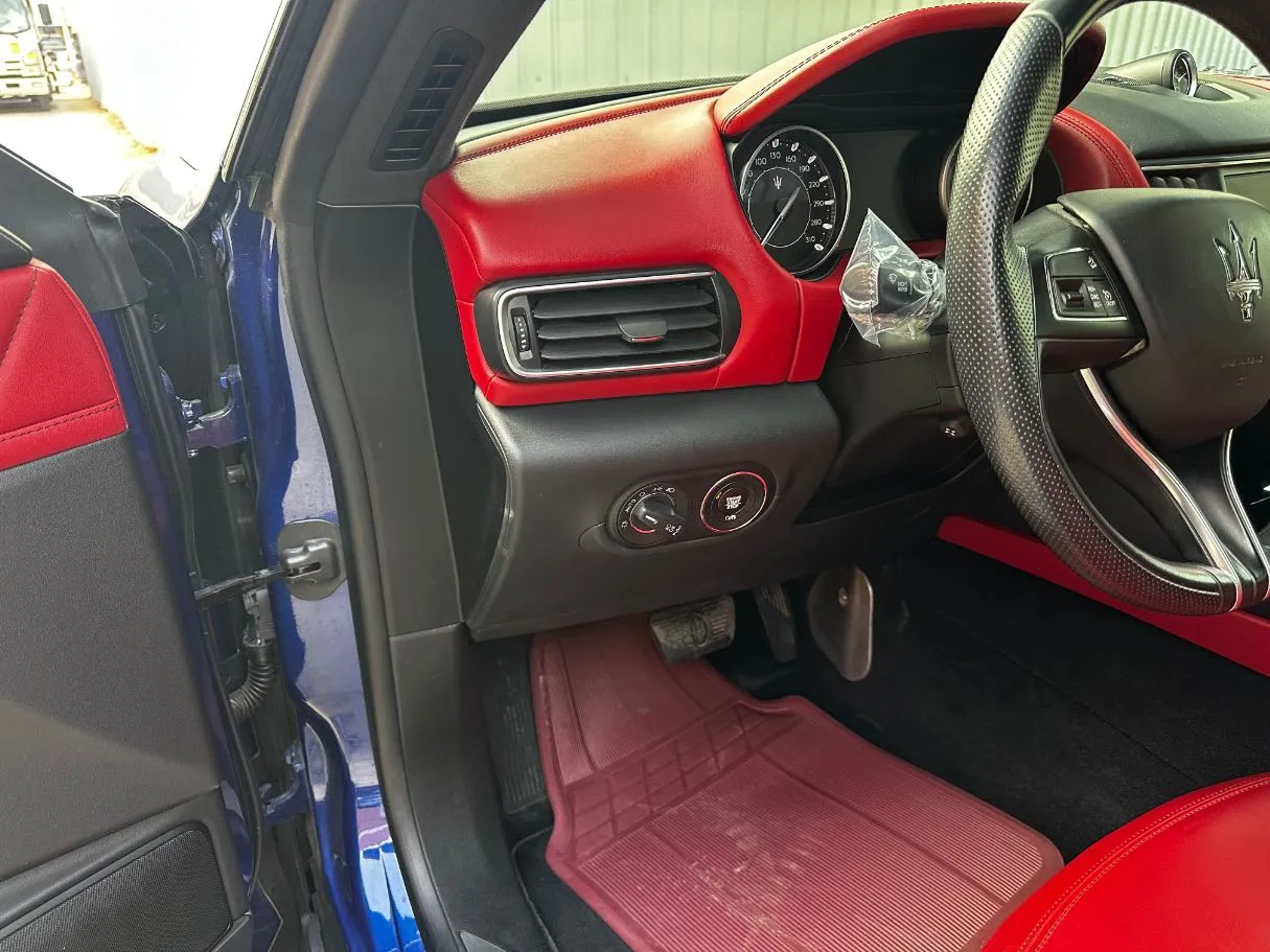 Car image 27