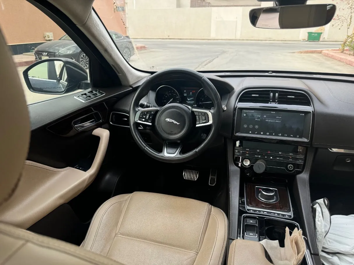 Car image 17