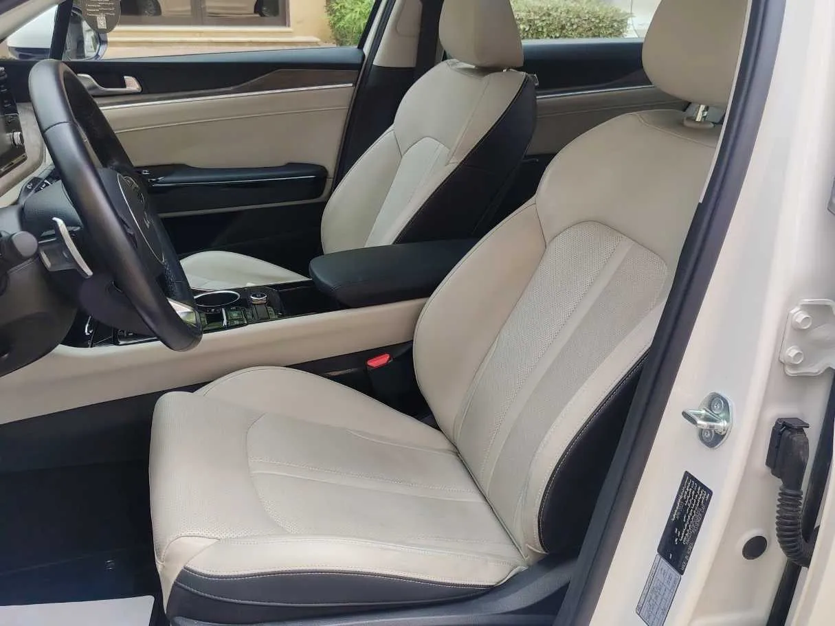 Car image 15