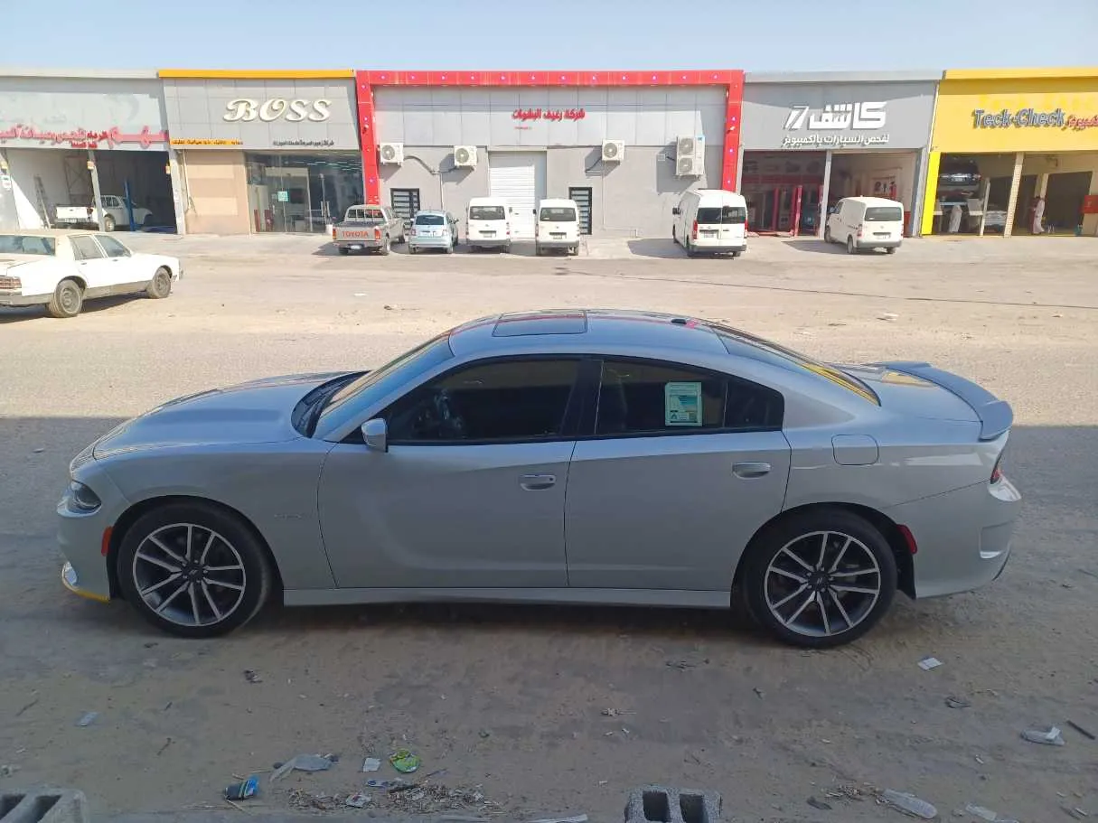 Car image 8