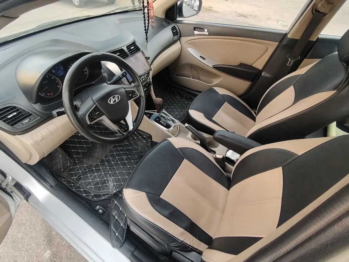 Car image 11