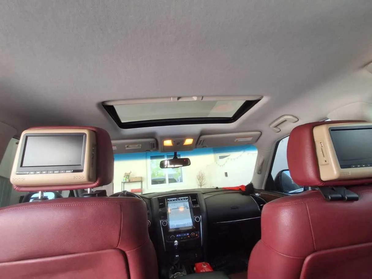 Car image 18