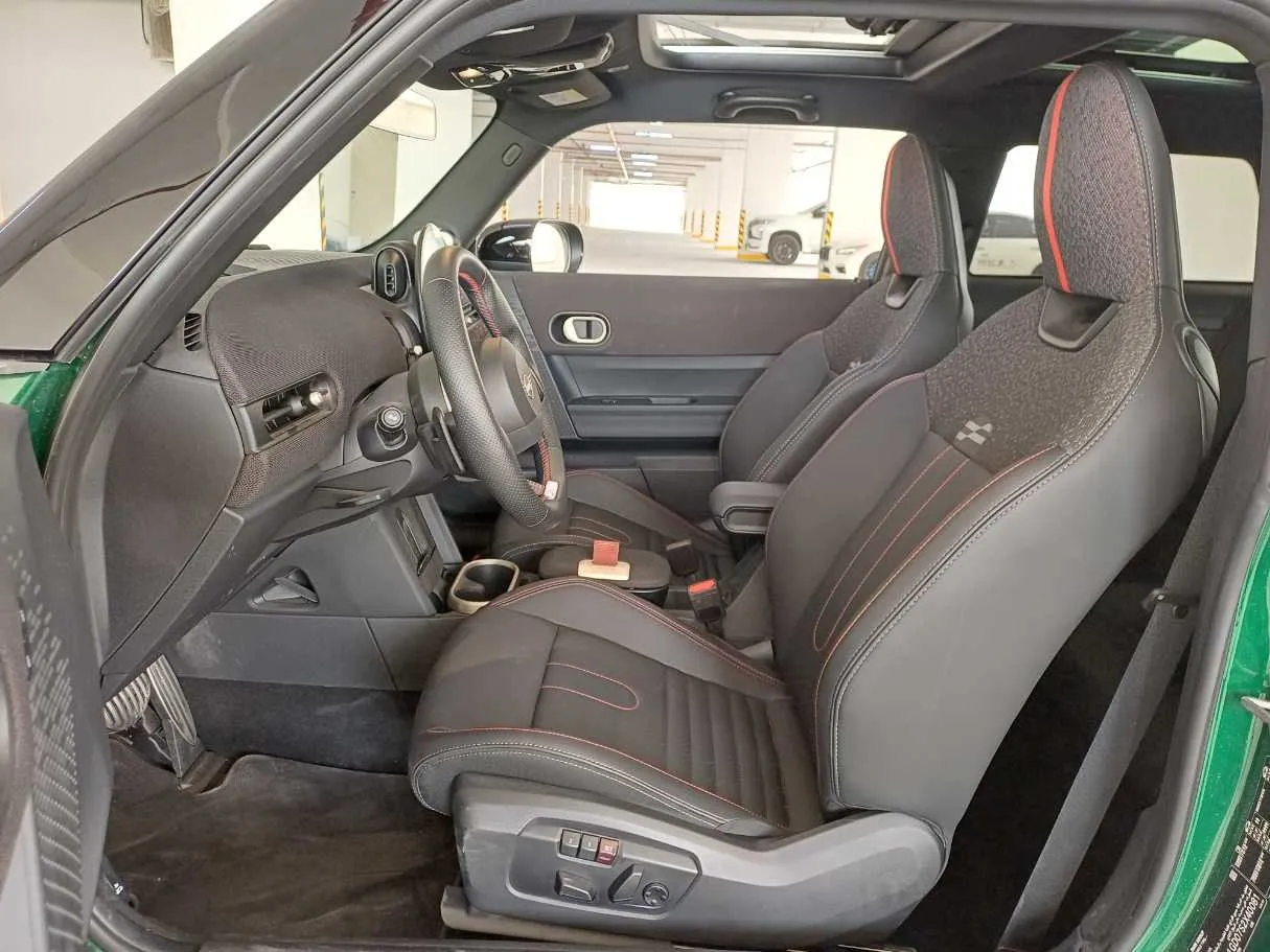 Car image 12