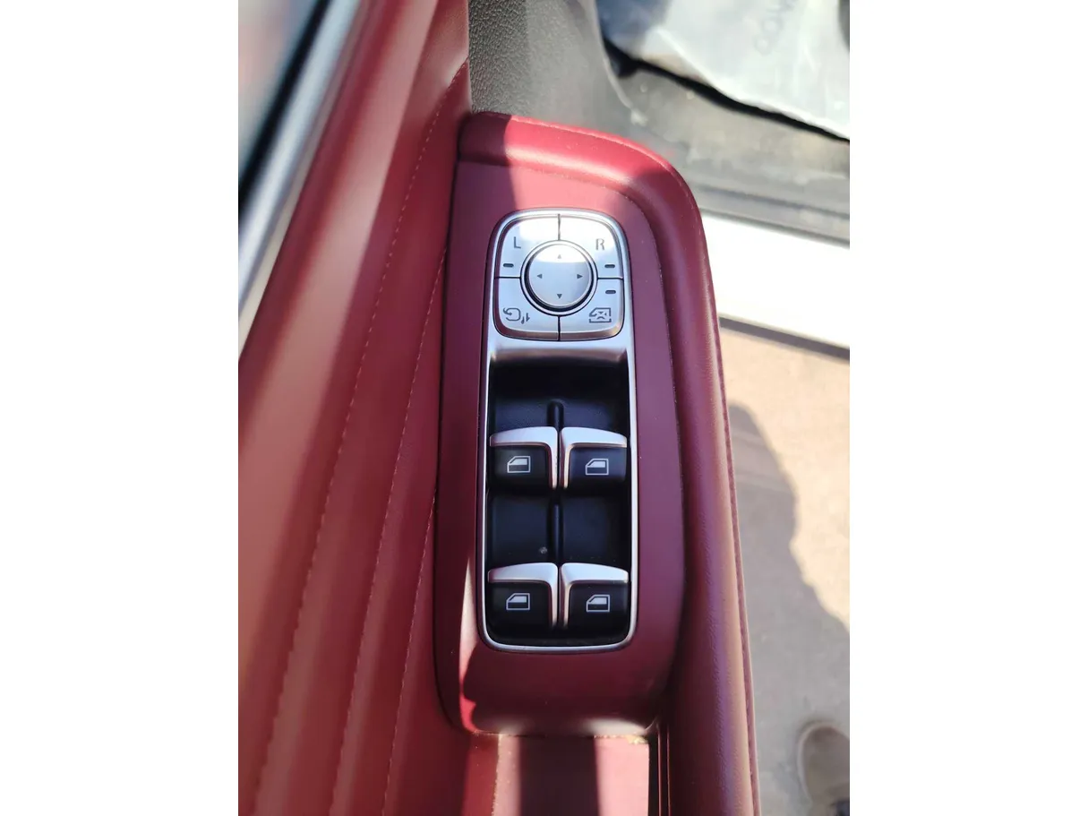 Car image 27