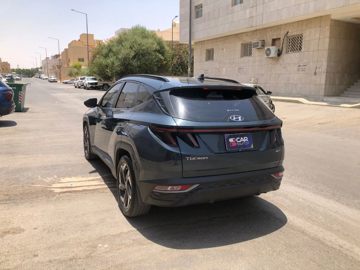 Car image 7