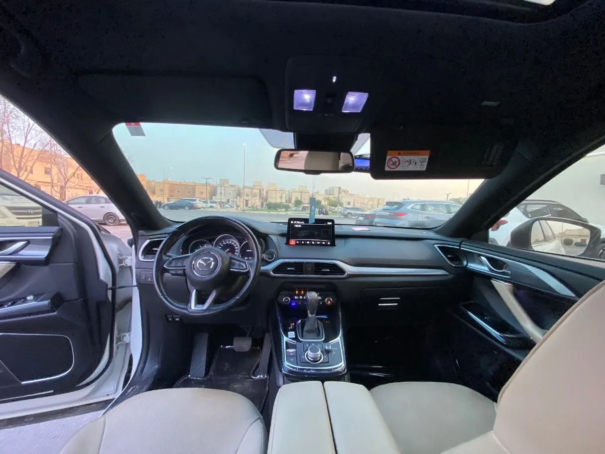 Car image 14