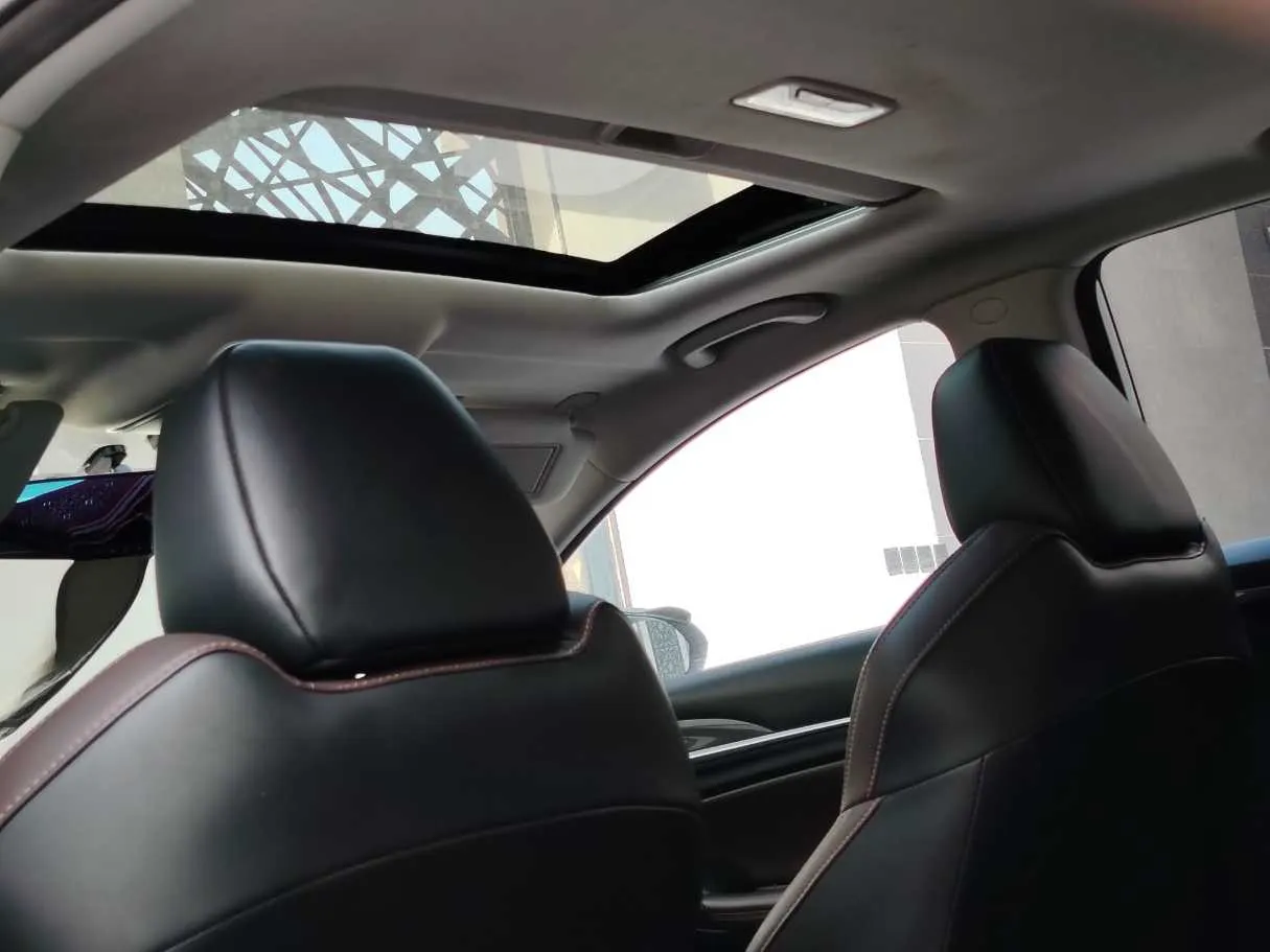 Car image 17