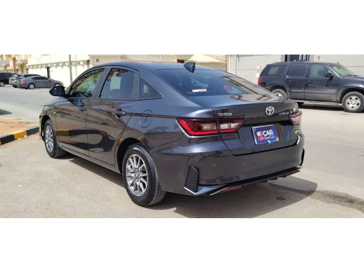 Car image 7