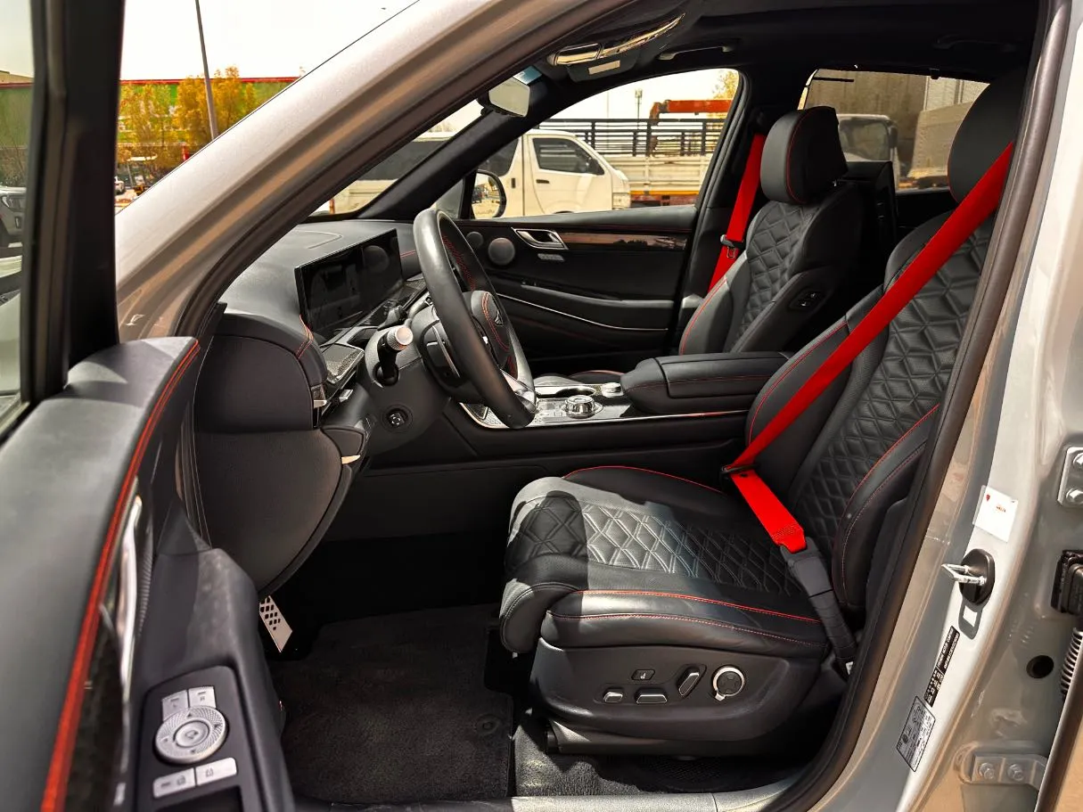 Car image 12
