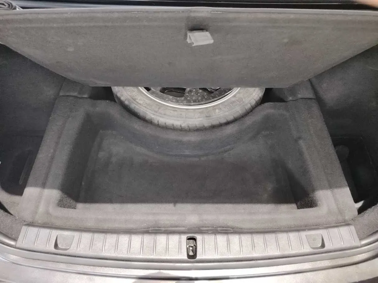 Car image 29