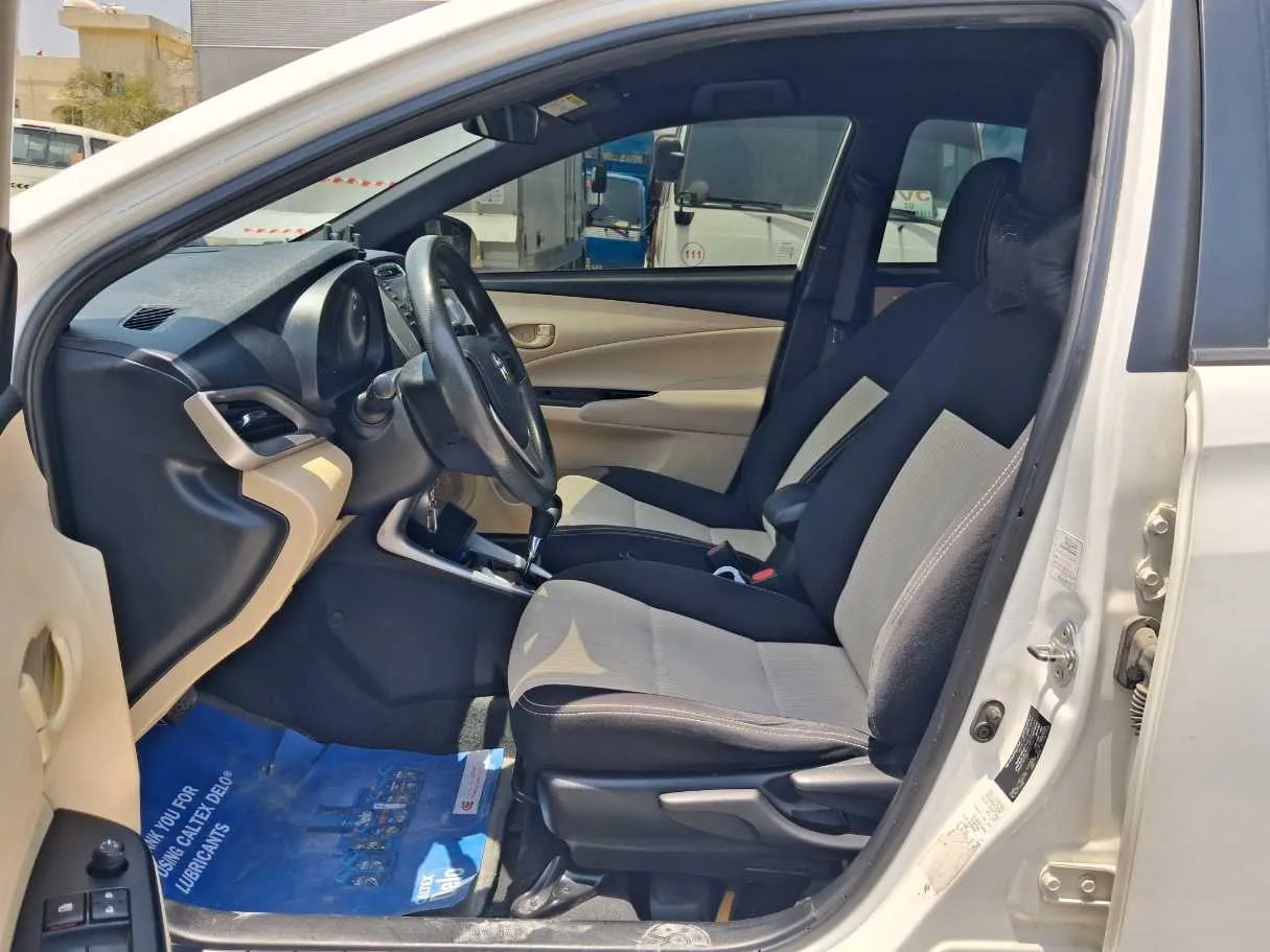 Car image 12