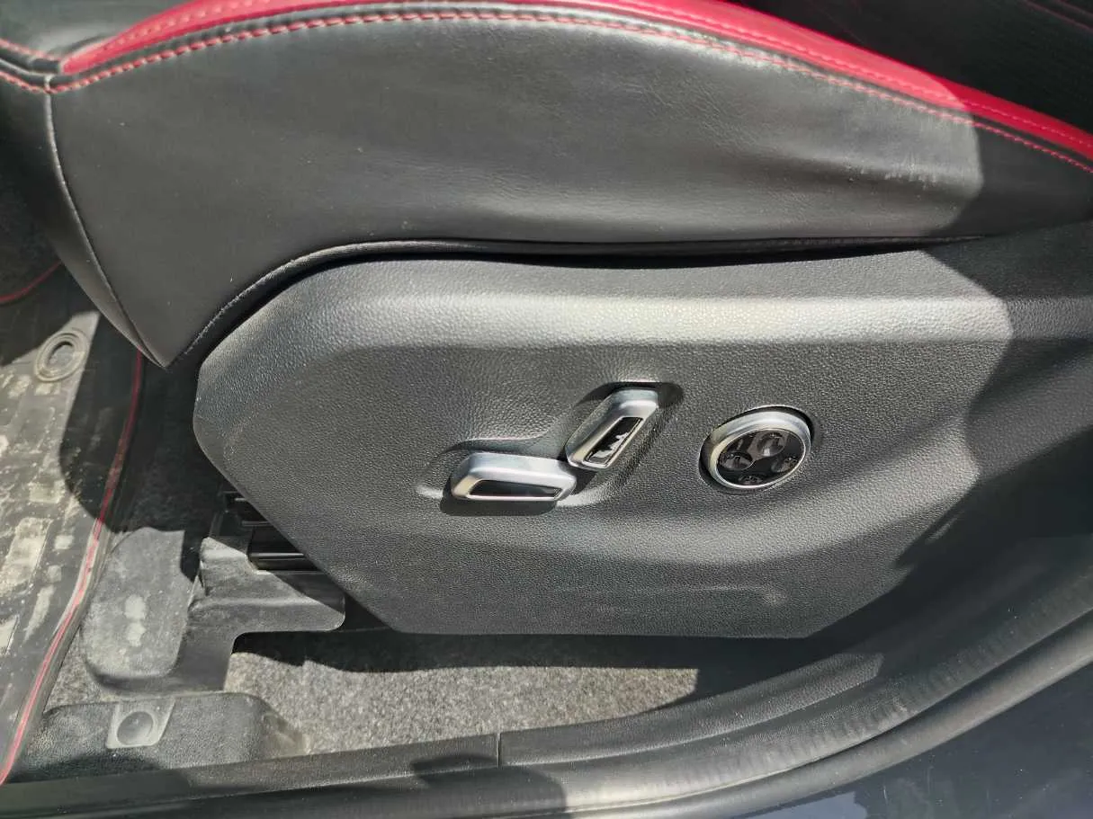 Car image 39