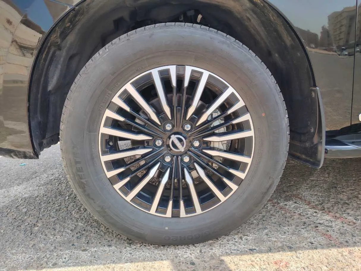 Car image 9