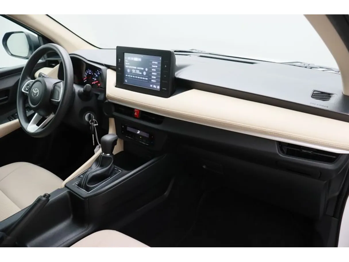 Car image 10