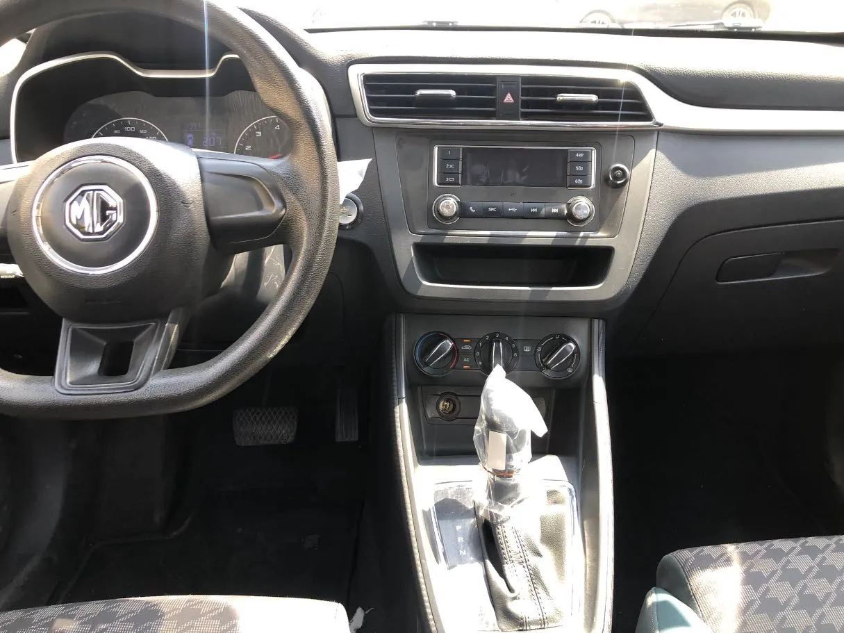 Car image 16
