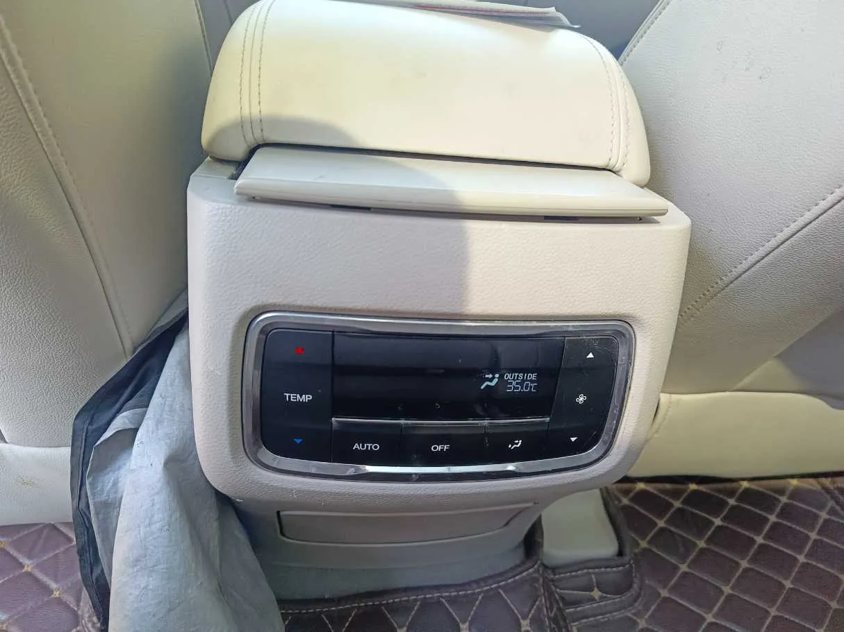 Car image 34
