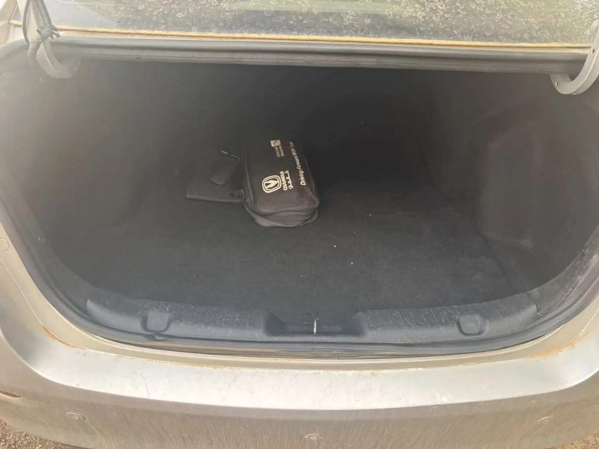 Car image 19