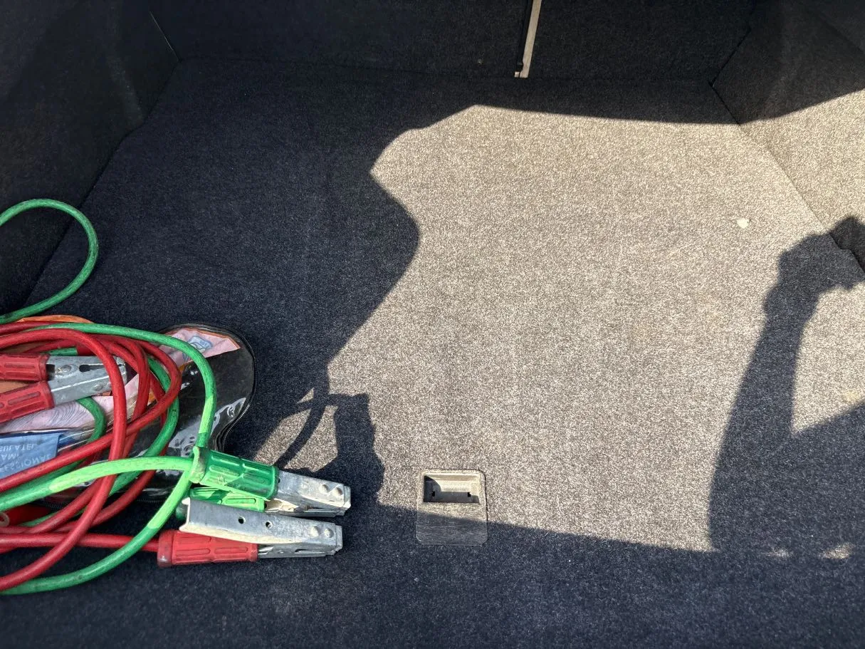 Car image 24