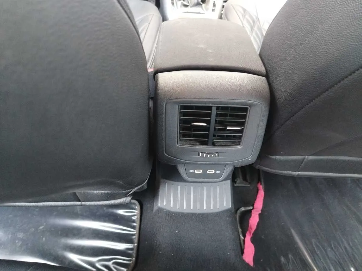 Car image 32