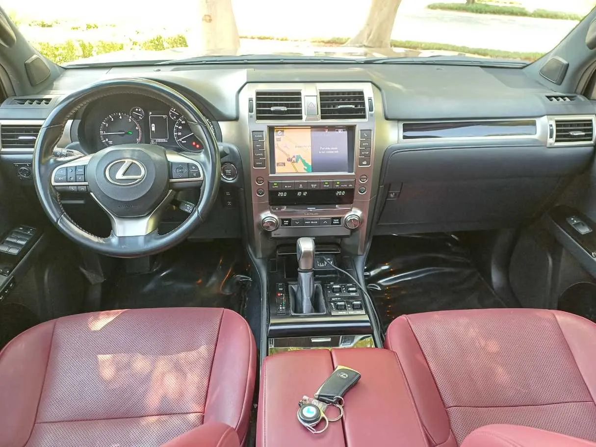 Car image 18