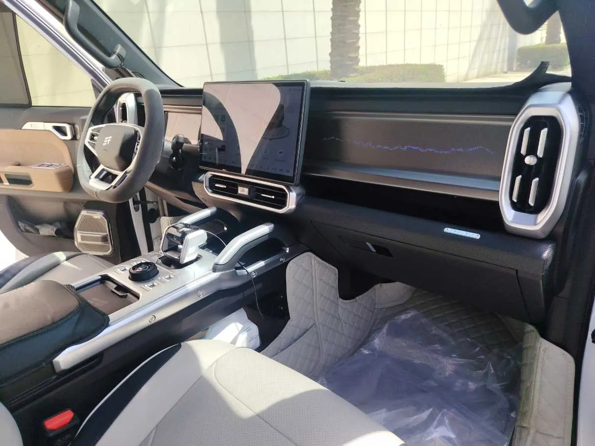 Car image 13