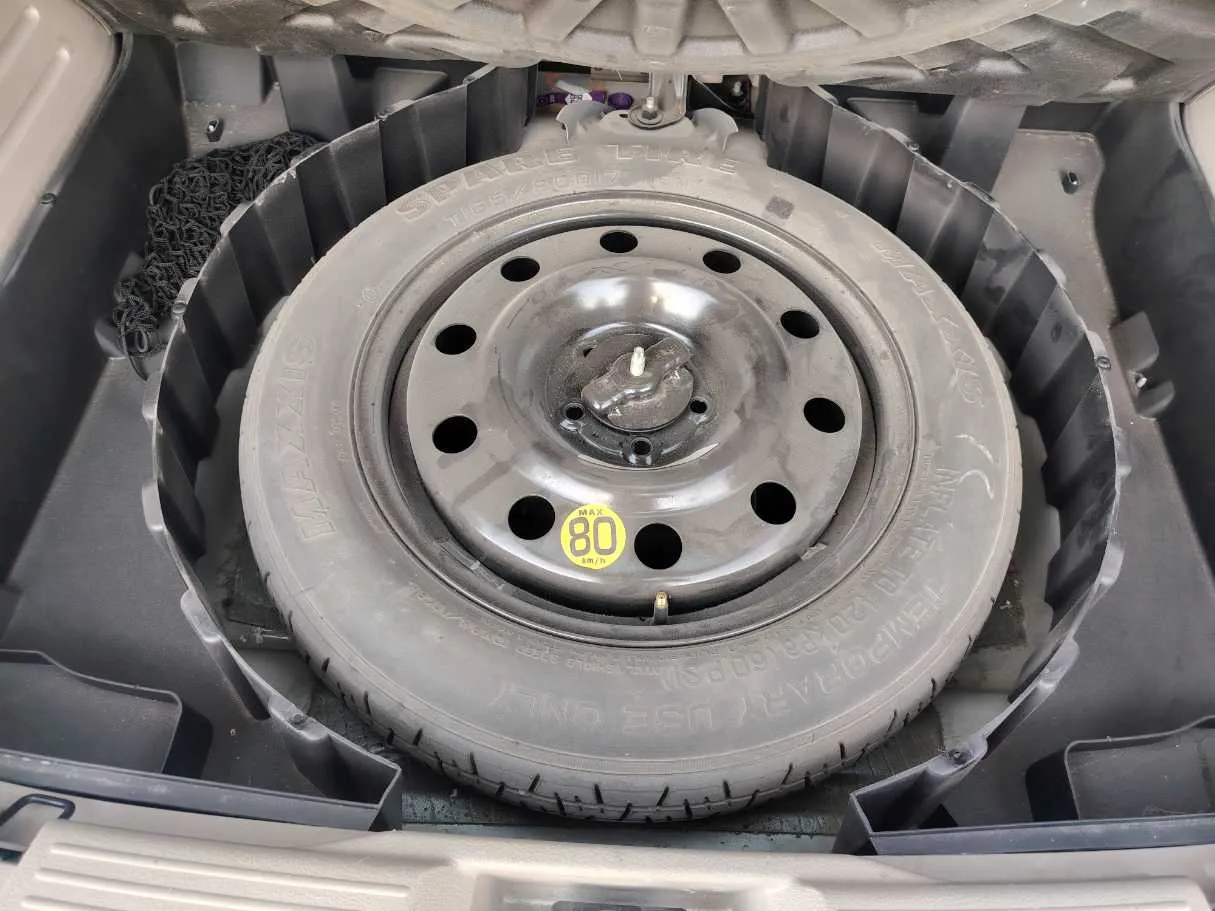Car image 30