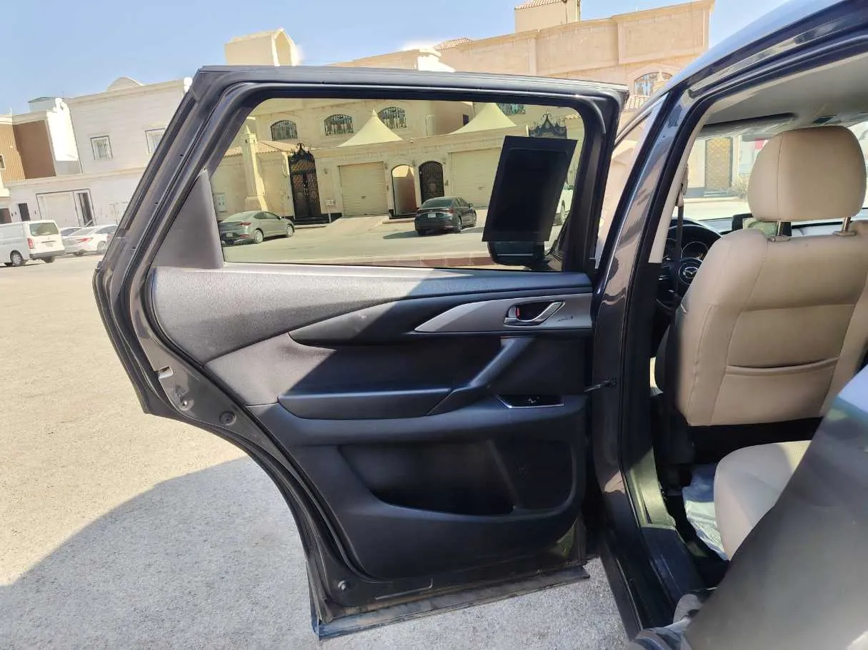Car image 15