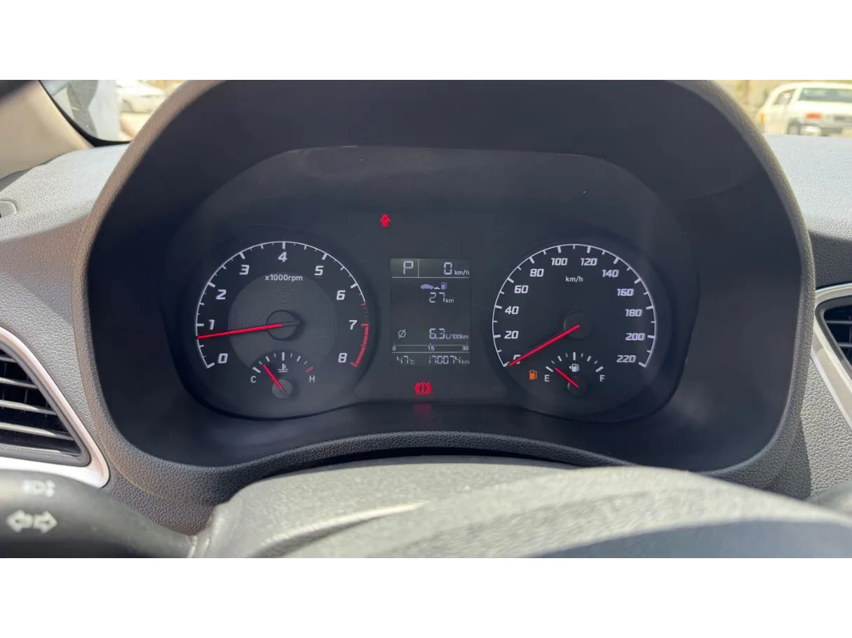 Car image 19
