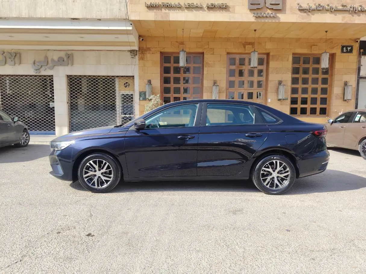 Car image 8
