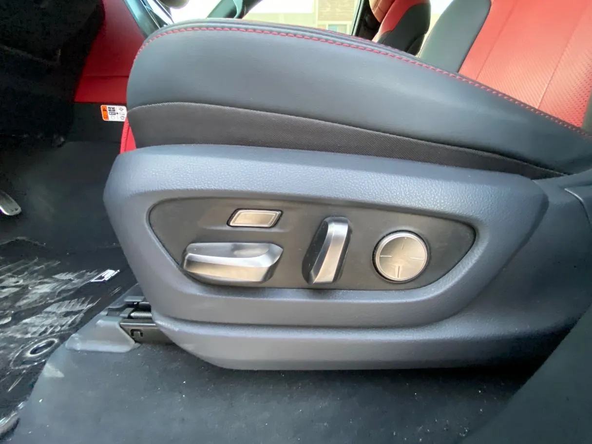 Car image 30